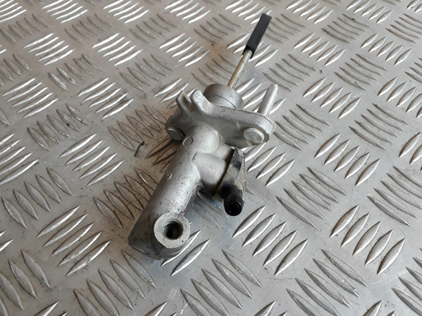 Sajūga galvenais cilindrs priekš HYUNDAI I20 2011 3 Sajūga galvenais cilindrs priekš HYUNDAI I20 2011