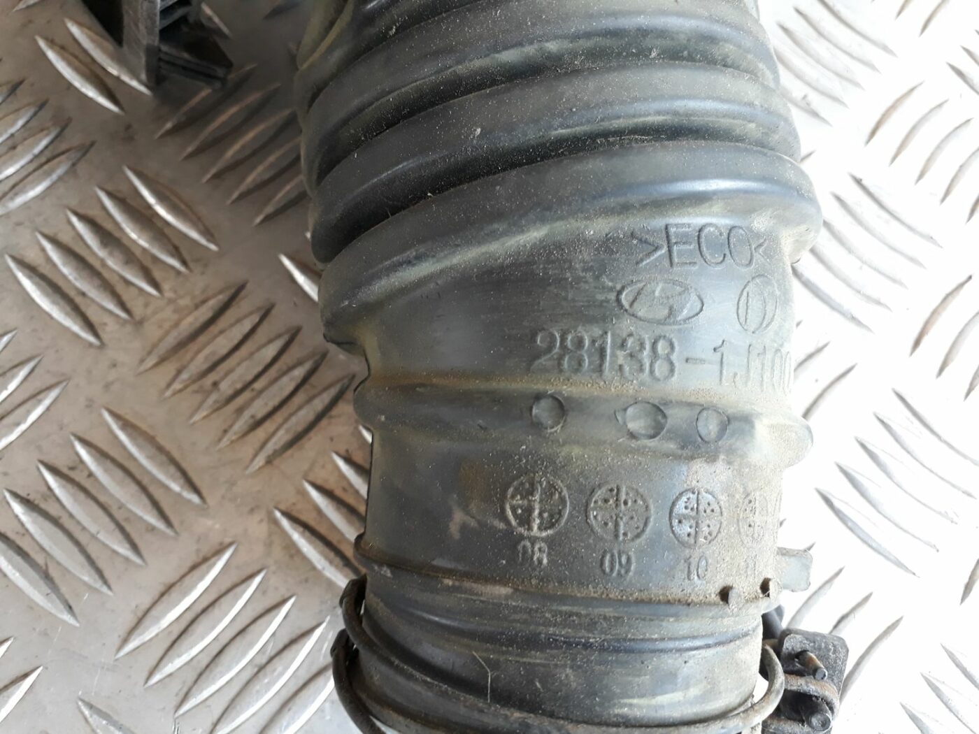 Gaisa filtra korpusa vāks priekš HYUNDAI I20 2011 6 Gaisa filtra korpusa vāks priekš HYUNDAI I20 2011