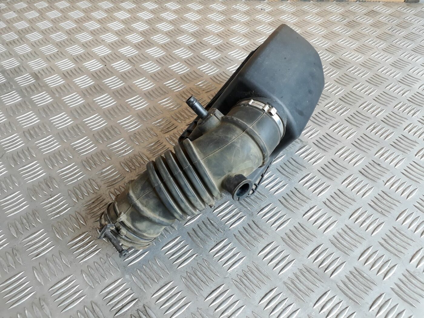 Gaisa filtra korpusa vāks priekš HYUNDAI I20 2011 4 Gaisa filtra korpusa vāks priekš HYUNDAI I20 2011