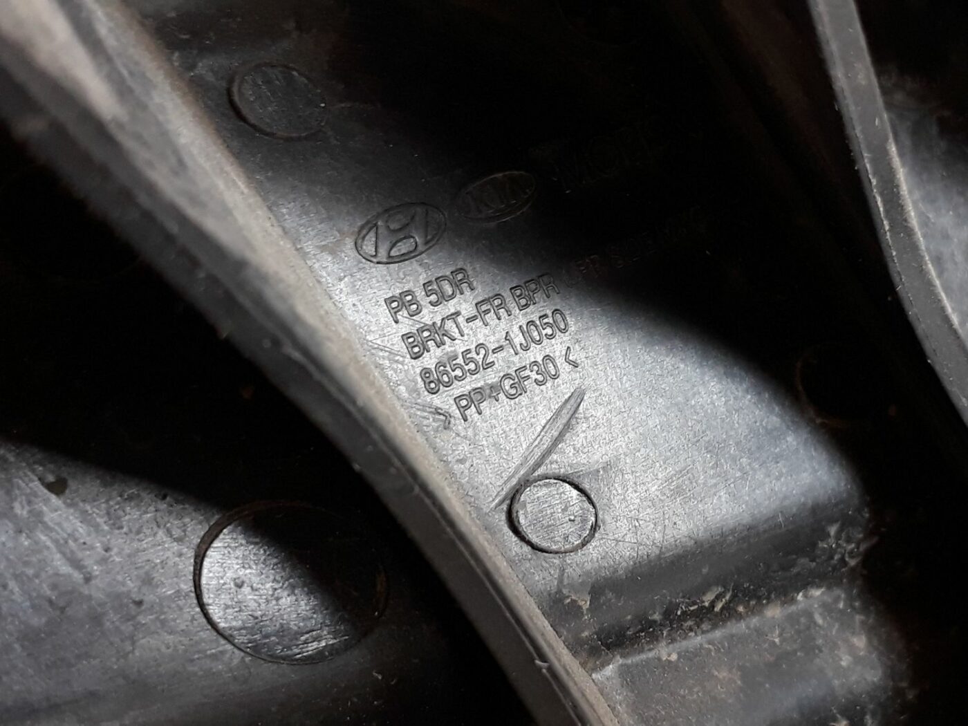 Priekšēja bufera kronšteins priekš HYUNDAI I20 2011 3 Priekšēja bufera kronšteins priekš HYUNDAI I20 2011