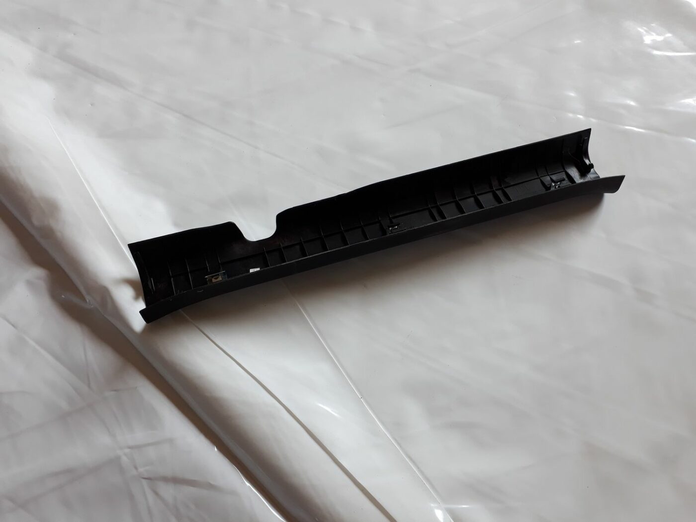 Sliekšņa priekšēja kreisa uzlika (salonā) priekš HYUNDAI I20 2011 2 Sliekšņa priekšēja kreisa uzlika (salonā) priekš HYUNDAI I20 2011