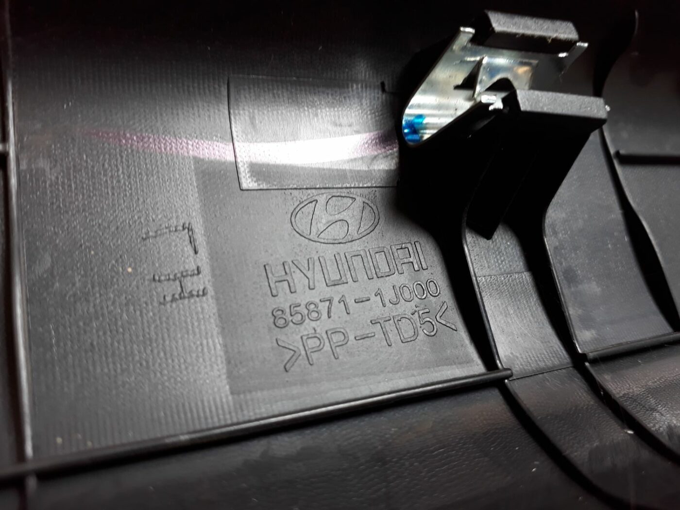 Sliekšņa priekšēja kreisa uzlika (salonā) priekš HYUNDAI I20 2011 4 Sliekšņa priekšēja kreisa uzlika (salonā) priekš HYUNDAI I20 2011