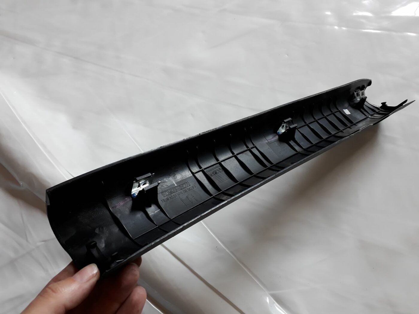 Sliekšņa priekšēja kreisa uzlika (salonā) priekš HYUNDAI I20 2011 3 Sliekšņa priekšēja kreisa uzlika (salonā) priekš HYUNDAI I20 2011