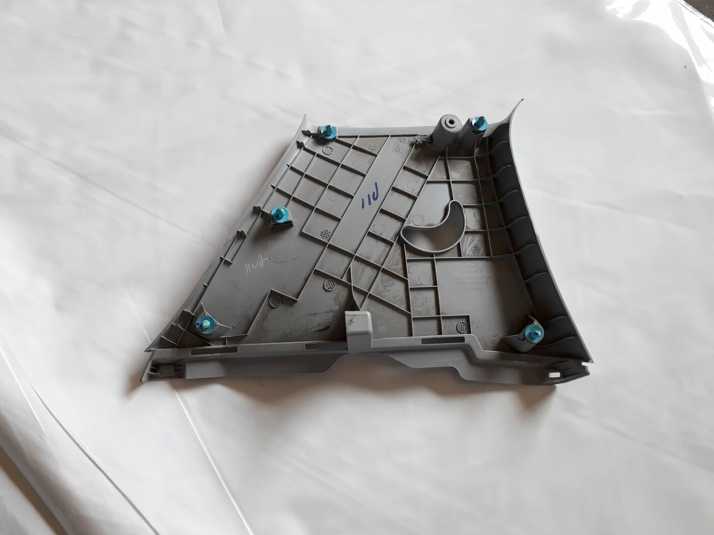 Aizmugurējas salona statnes apdare priekš HYUNDAI I20 2011