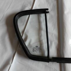 Labo durvju stūra stikls priekš HYUNDAI I20 2011