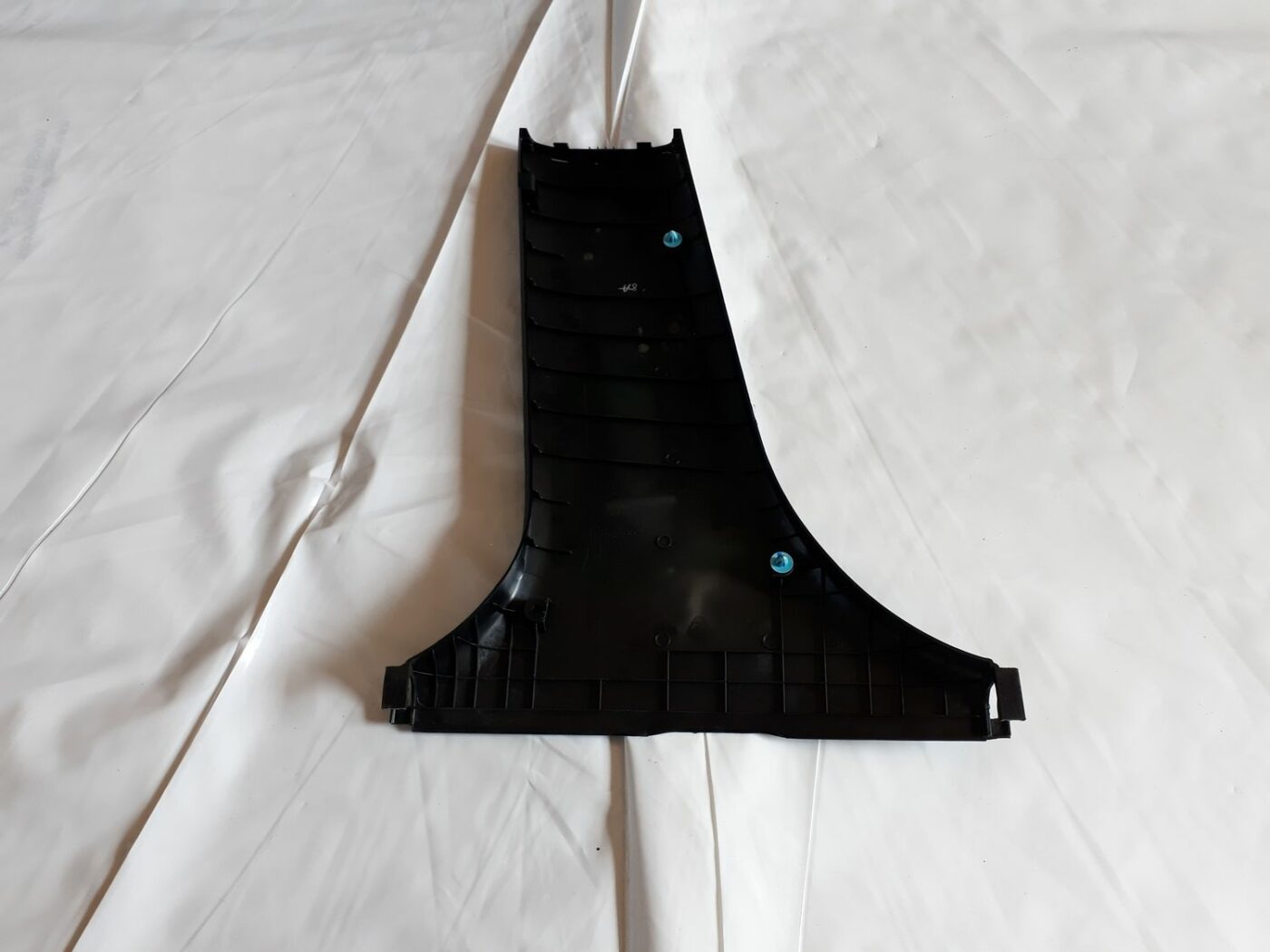 Vidējas salona statnes apdare priekš HYUNDAI I20 2011