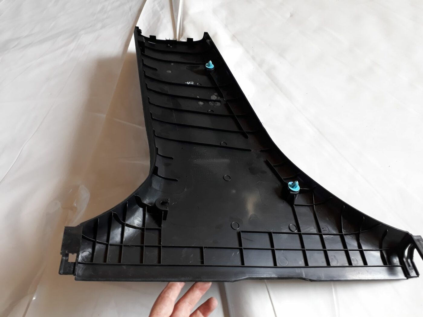 Vidējas salona statnes apdare priekš HYUNDAI I20 2011