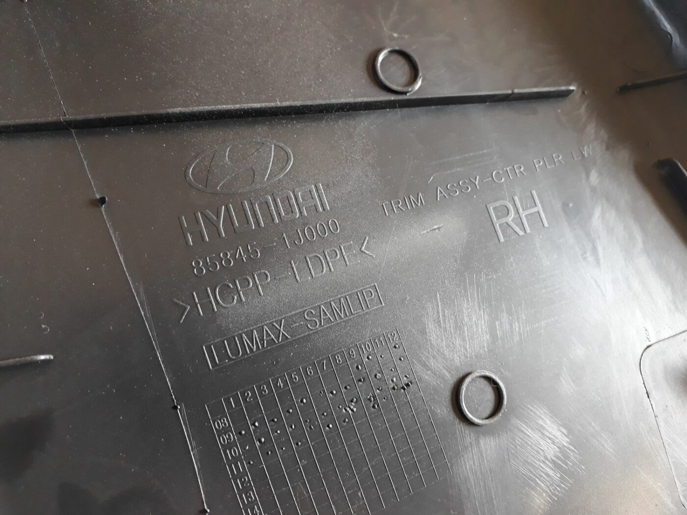 Vidējas salona statnes apdare priekš HYUNDAI I20 2011