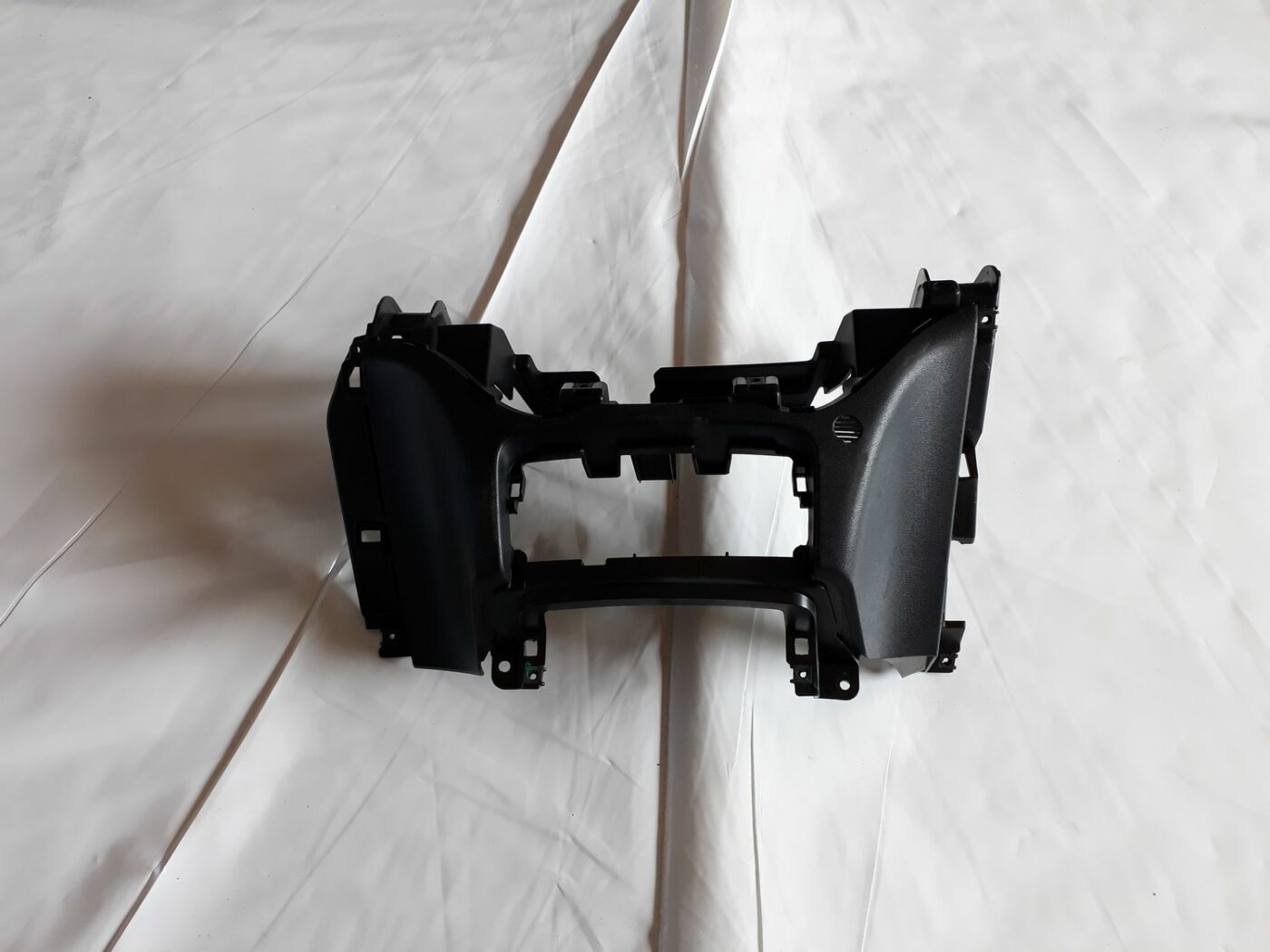 Centrālās konsoles (apdares) sānu panelis priekš HYUNDAI I20 2011