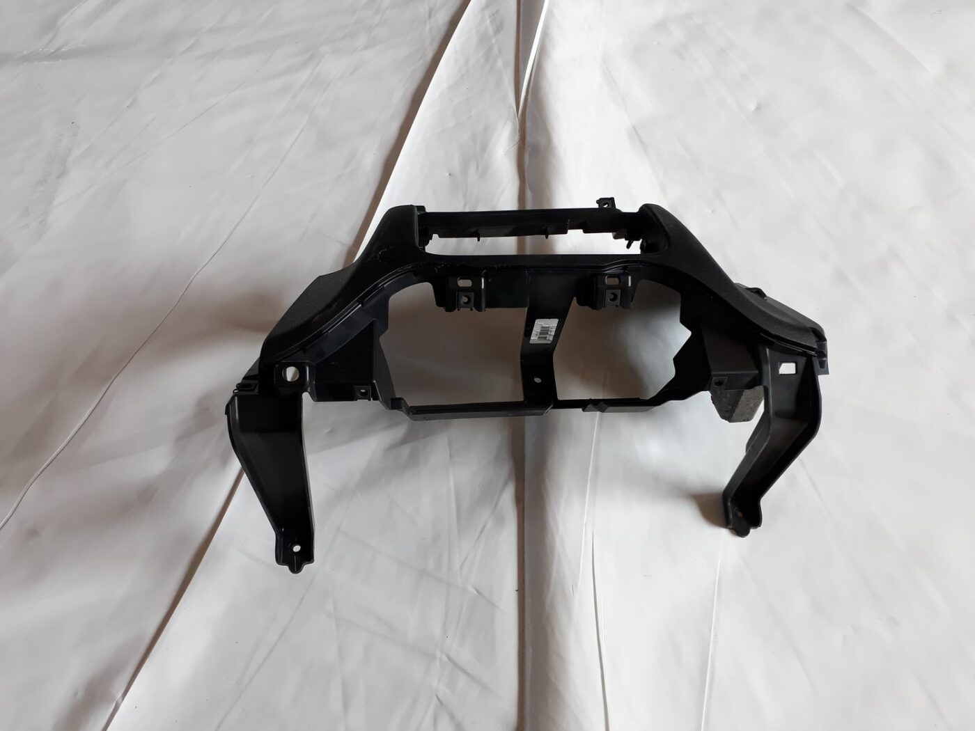 Centrālās konsoles (apdares) sānu panelis priekš HYUNDAI I20 2011