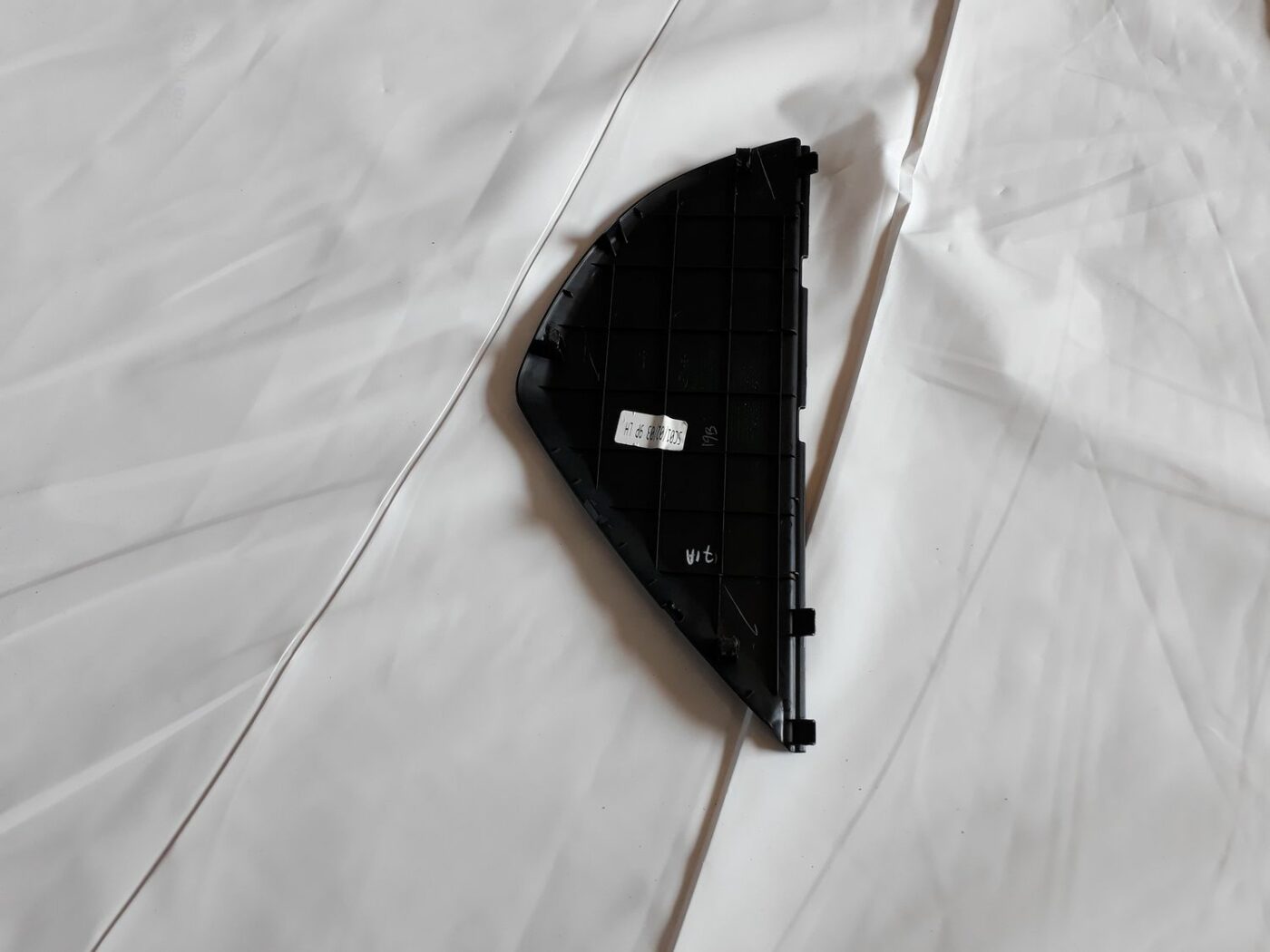 Mērinstrumentu paneļa sānu apdare priekš HYUNDAI I20 2011 2 Mērinstrumentu paneļa sānu apdare priekš HYUNDAI I20 2011