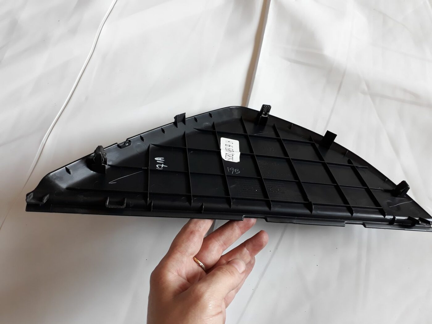 Mērinstrumentu paneļa sānu apdare priekš HYUNDAI I20 2011 3 Mērinstrumentu paneļa sānu apdare priekš HYUNDAI I20 2011