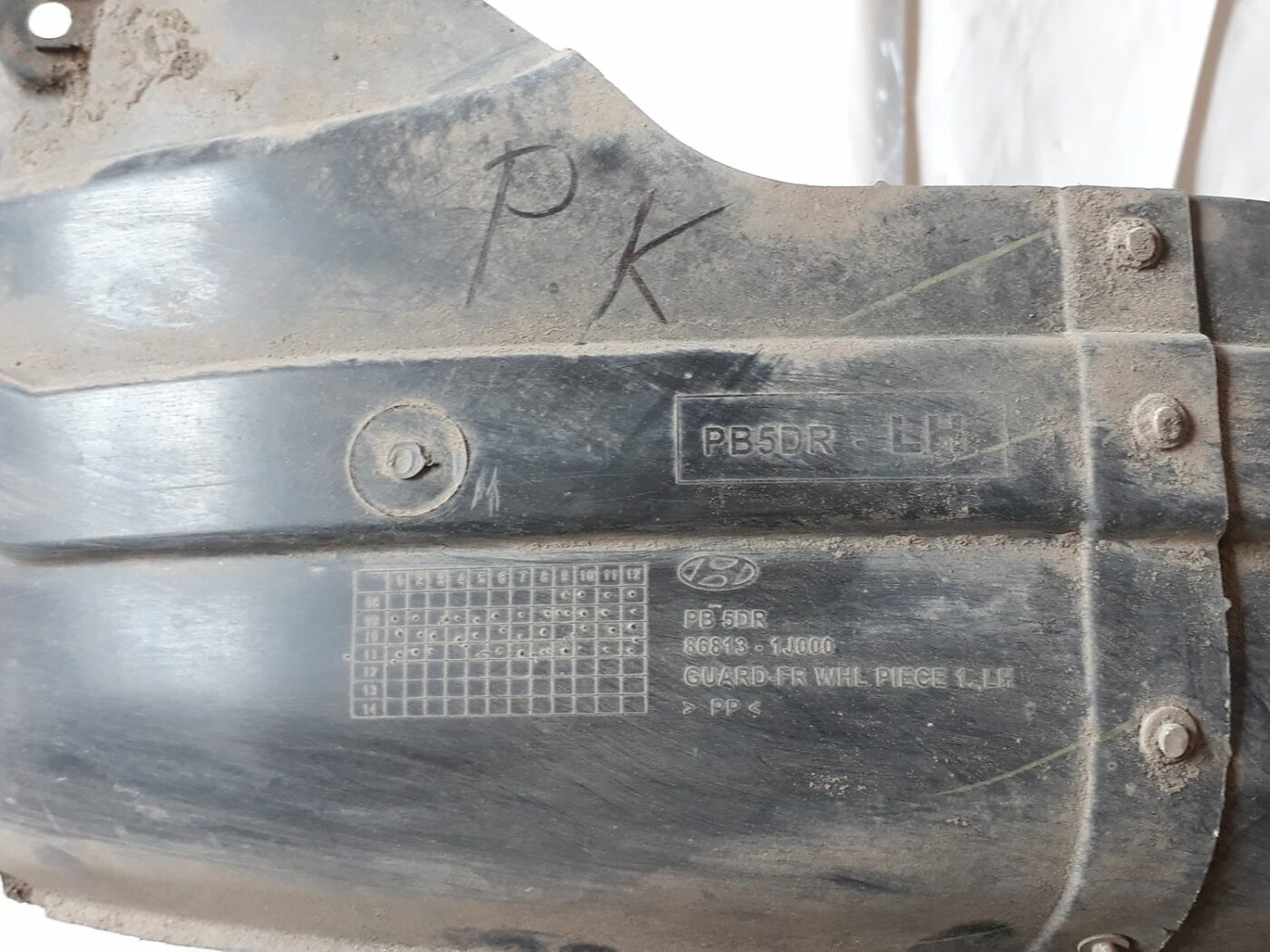 Priekšējais kreisais paspārns priekš HYUNDAI I20 2011