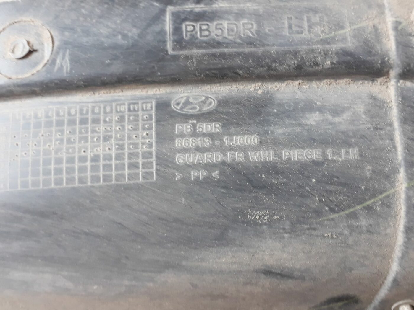 Priekšējais kreisais paspārns priekš HYUNDAI I20 2011