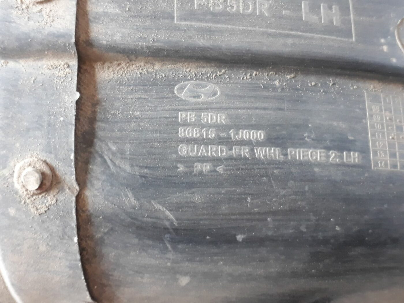 Priekšējais kreisais paspārns priekš HYUNDAI I20 2011