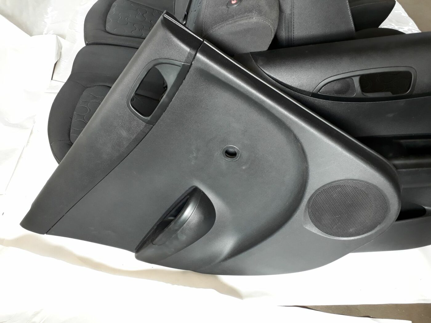 Sēdekļu komplekts priekš HYUNDAI I20 2011 24 Sēdekļu komplekts priekš HYUNDAI I20 2011