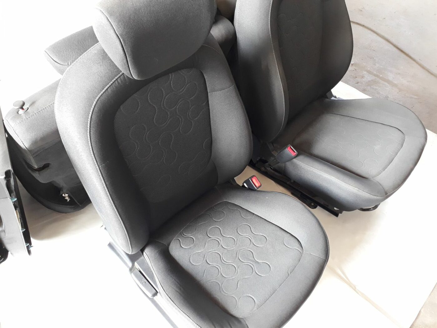 Sēdekļu komplekts priekš HYUNDAI I20 2011 12 Sēdekļu komplekts priekš HYUNDAI I20 2011