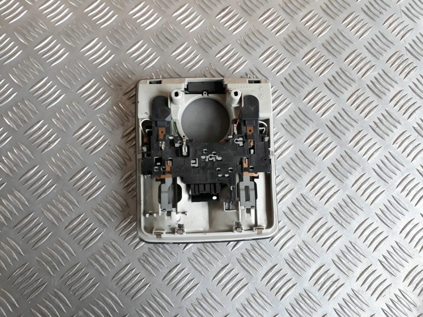 Salona apgaismojuma panelis priekš AUDI A4 1999 2 Salona apgaismojuma panelis priekš AUDI A4 1999