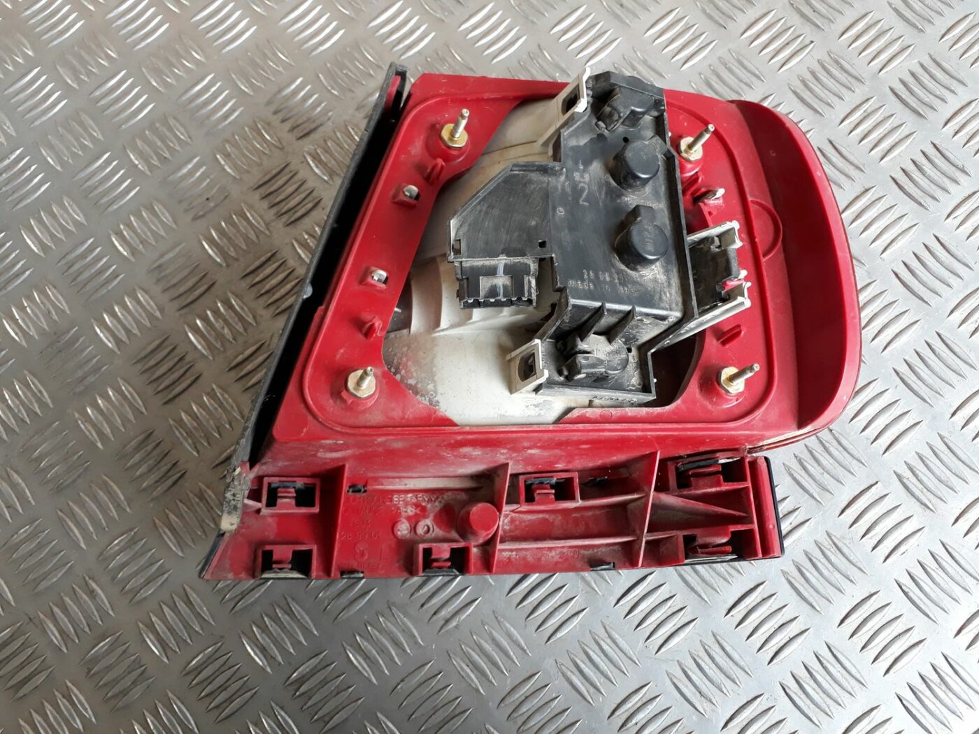 Aizmugurējais kreisais lukturis priekš AUDI A4 1999