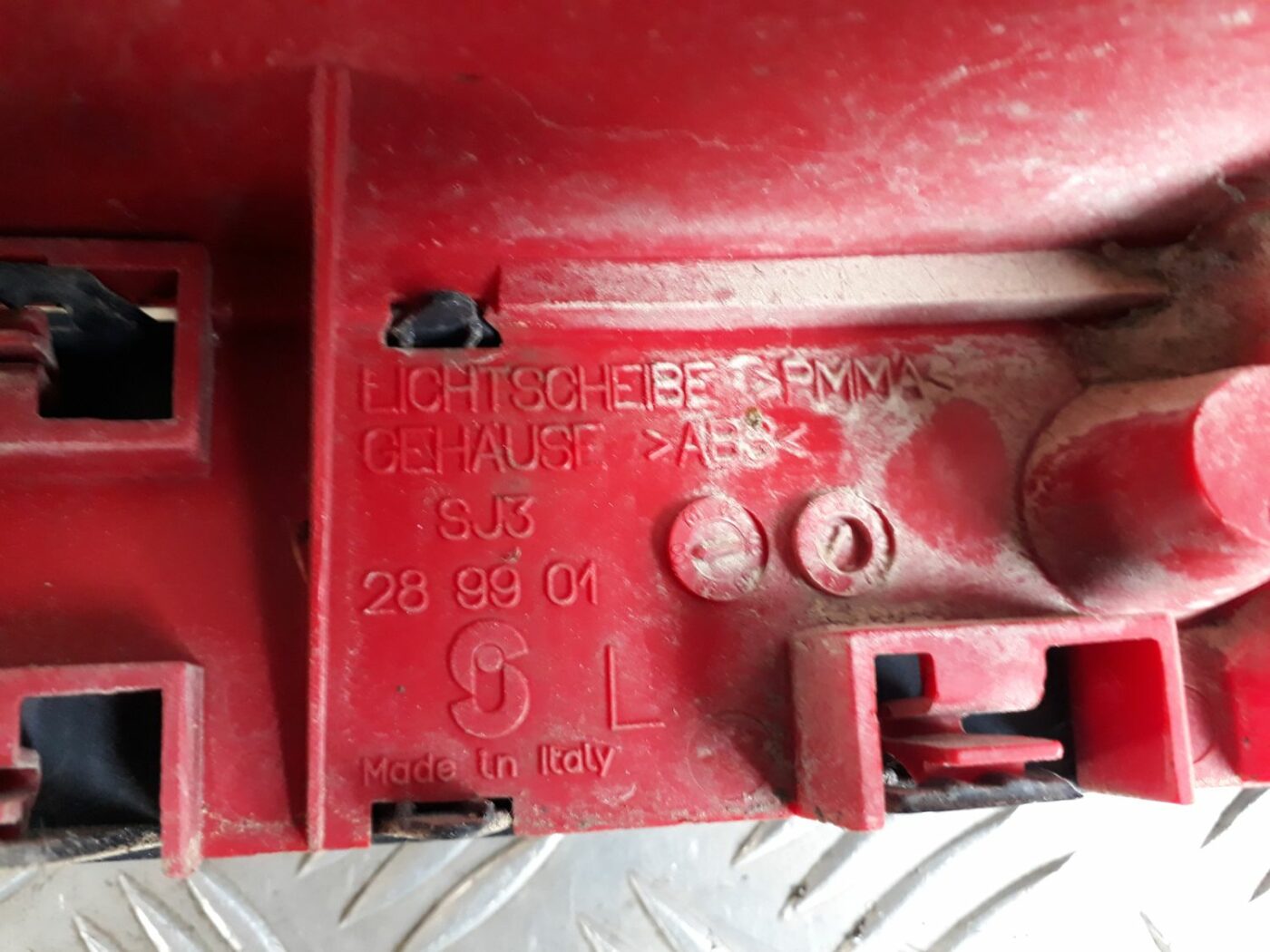 Aizmugurējais kreisais lukturis priekš AUDI A4 1999