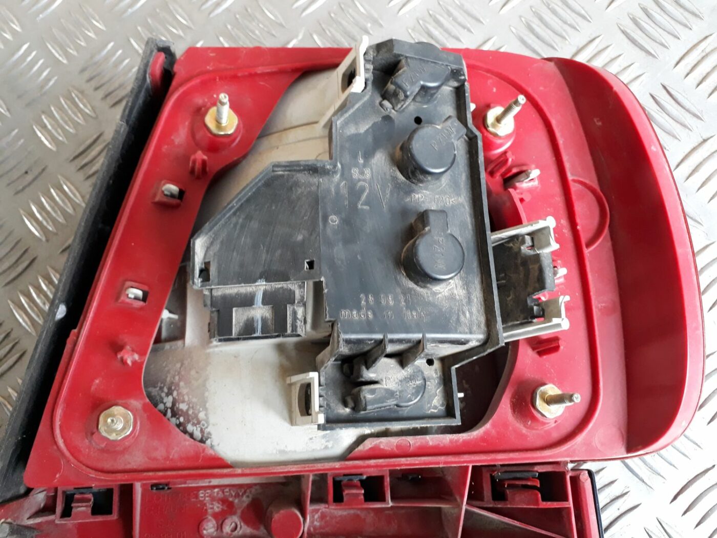 Aizmugurējais kreisais lukturis priekš AUDI A4 1999