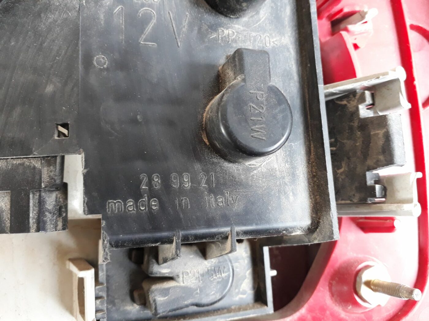 Aizmugurējais kreisais lukturis priekš AUDI A4 1999