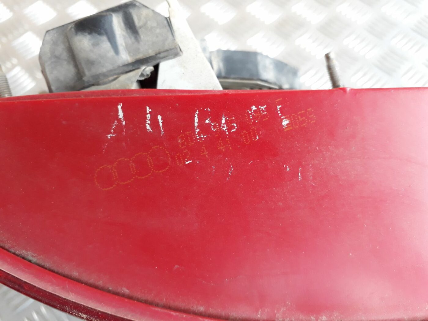 Aizmugurējais kreisais lukturis priekš AUDI A4 1999