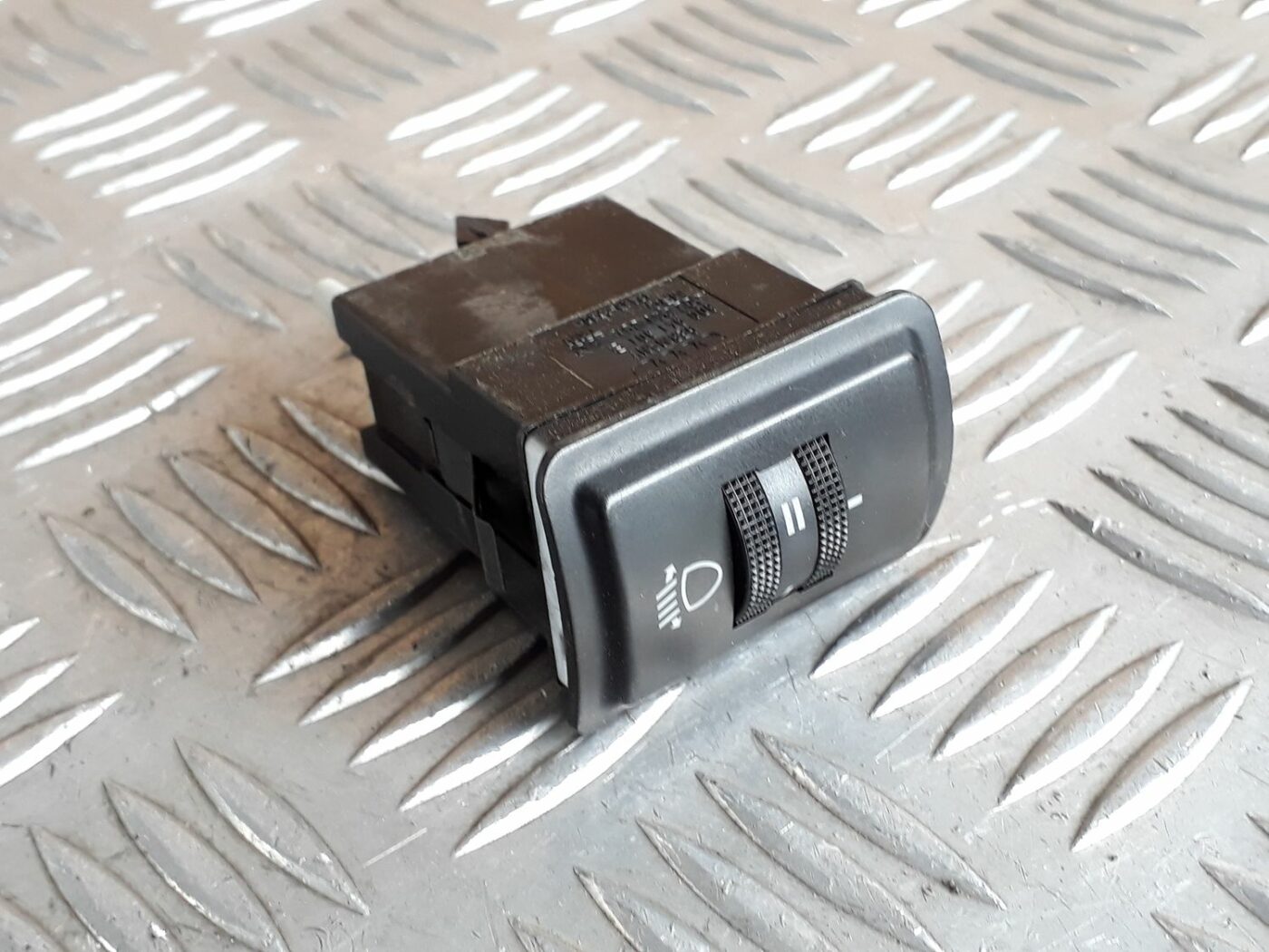 Lukturu augstuma regulēšanas poga priekš AUDI A4 1999 2 Lukturu augstuma regulēšanas poga priekš AUDI A4 1999