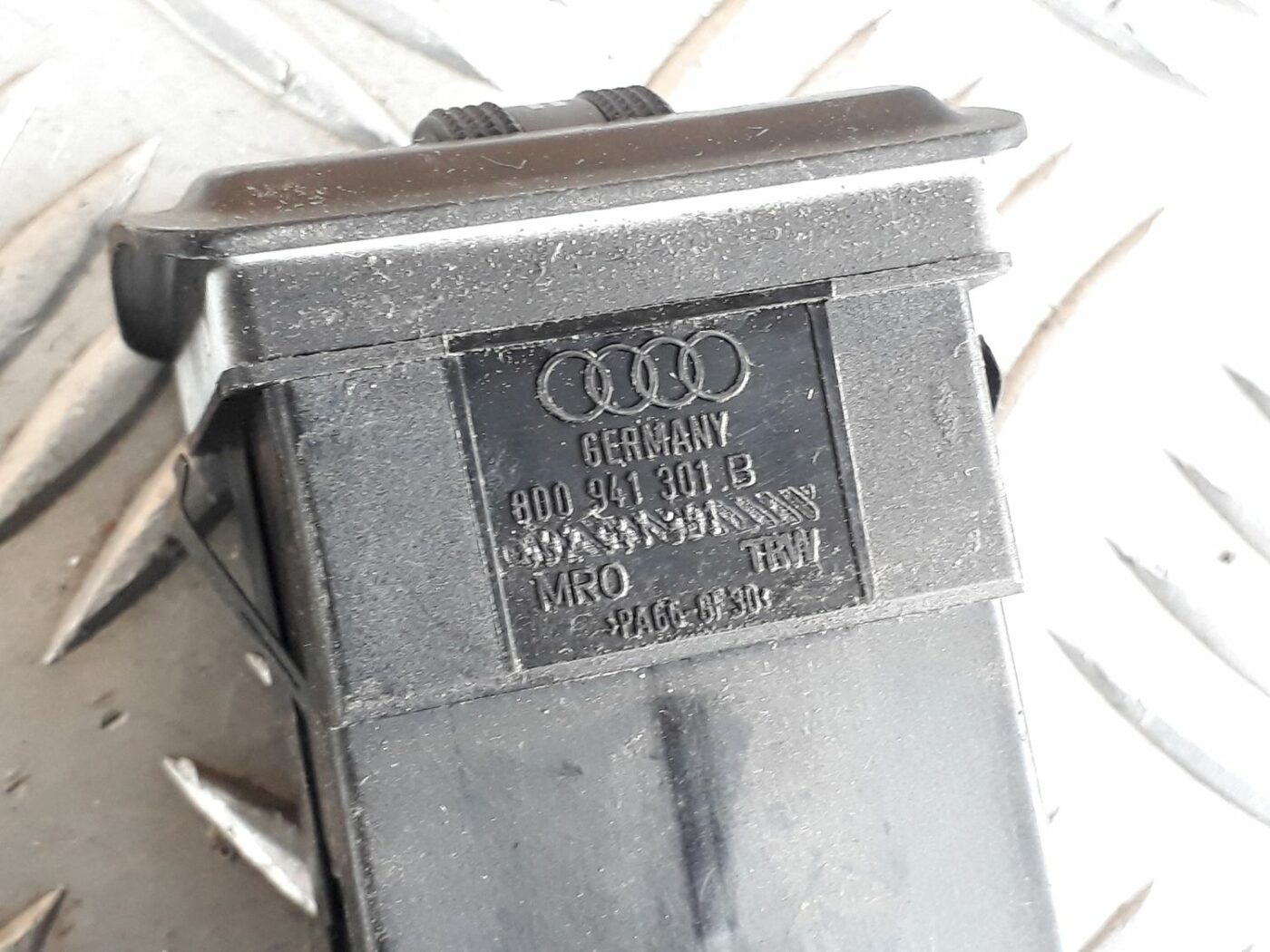 Lukturu augstuma regulēšanas poga priekš AUDI A4 1999 3 Lukturu augstuma regulēšanas poga priekš AUDI A4 1999