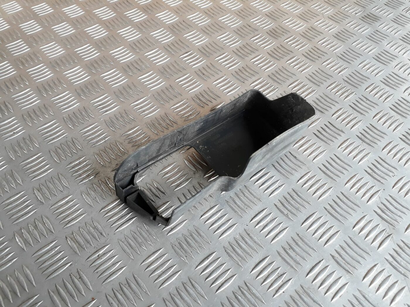 Salona plastmasa priekš AUDI A4 1999 2 Salona plastmasa priekš AUDI A4 1999