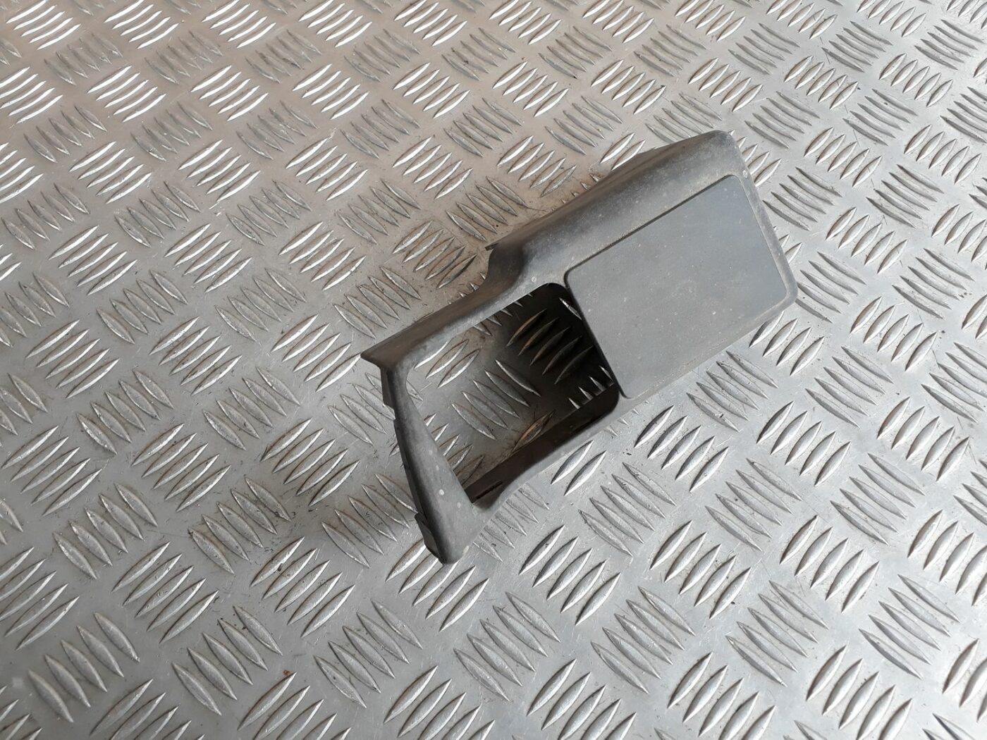 Salona plastmasa priekš AUDI A4 1999 4 Salona plastmasa priekš AUDI A4 1999