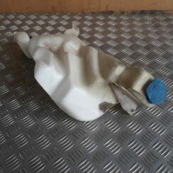 Mazgātāja šķidruma tvertne priekš AUDI A4 1999