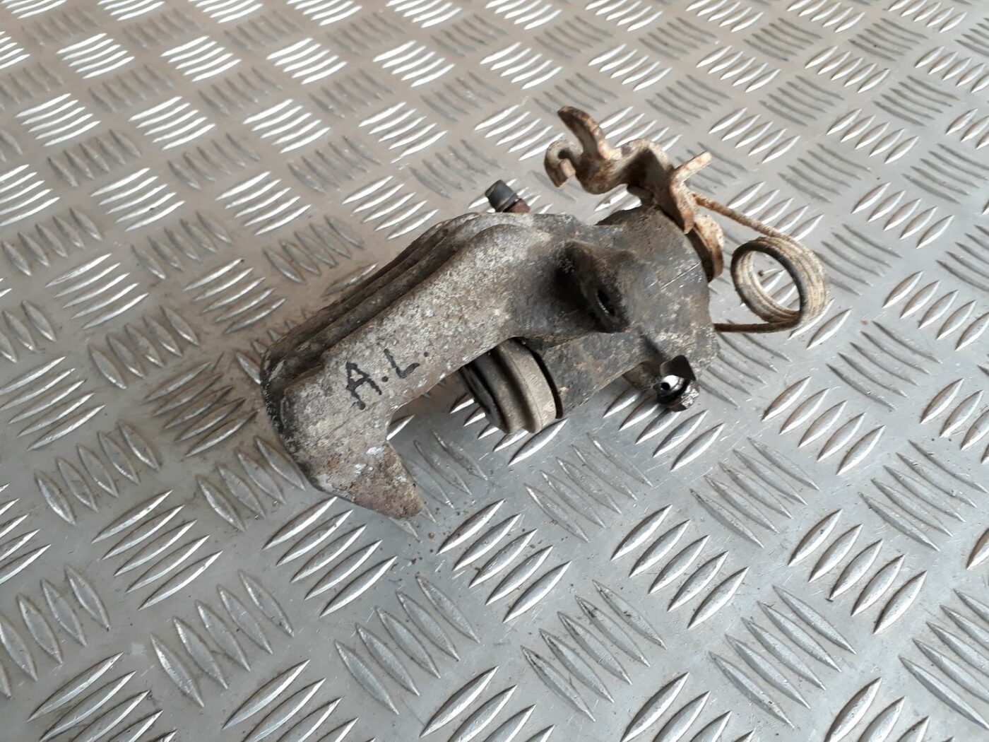 Aizmugurējais labais suports priekš AUDI A4 1999 3 Aizmugurējais labais suports priekš AUDI A4 1999