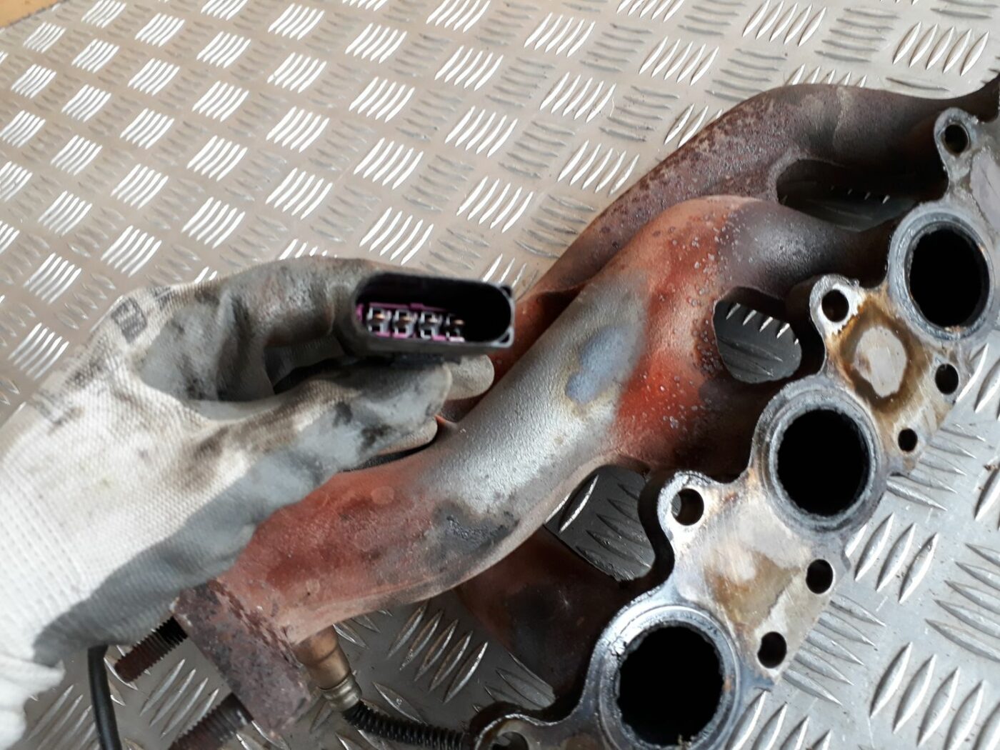 Izplūdes kolektors priekš AUDI A4 1999 4 Izplūdes kolektors priekš AUDI A4 1999