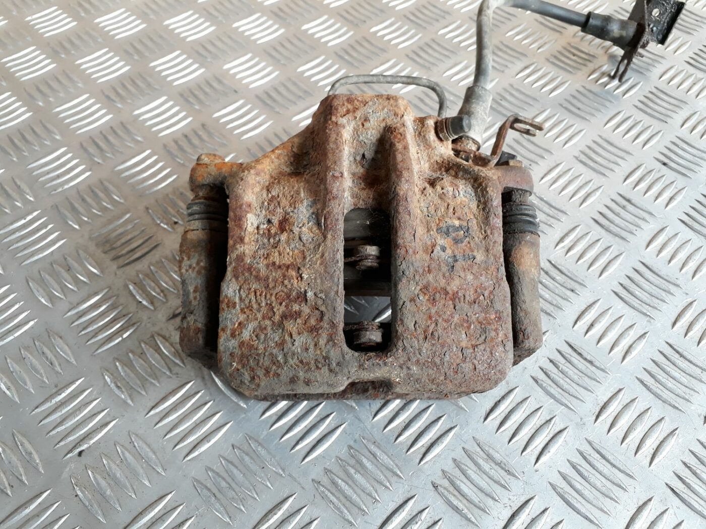 Priekšējais labais suports priekš AUDI A4 1999 2 Priekšējais labais suports priekš AUDI A4 1999