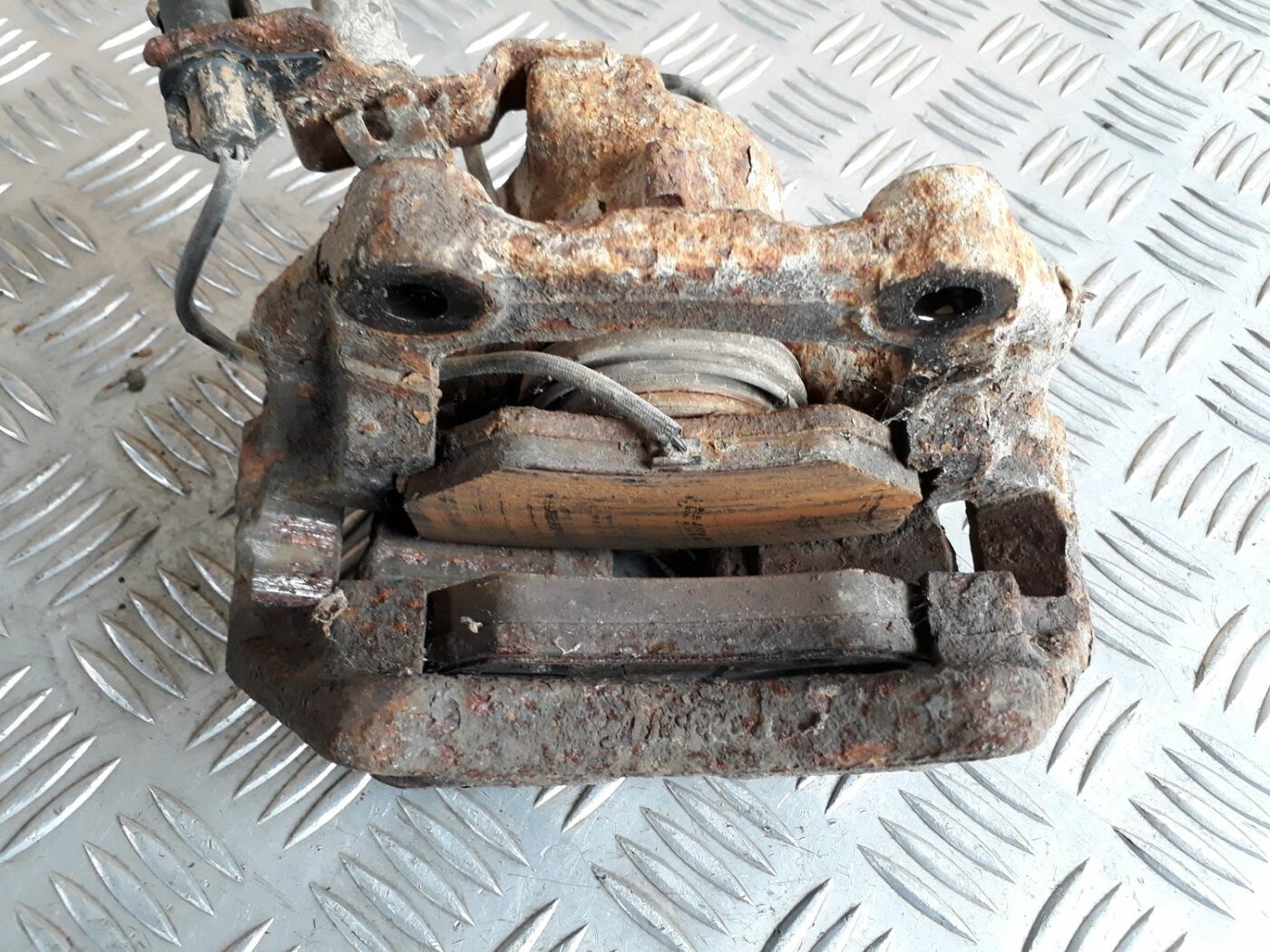 Priekšējais labais suports priekš AUDI A4 1999 4 Priekšējais labais suports priekš AUDI A4 1999