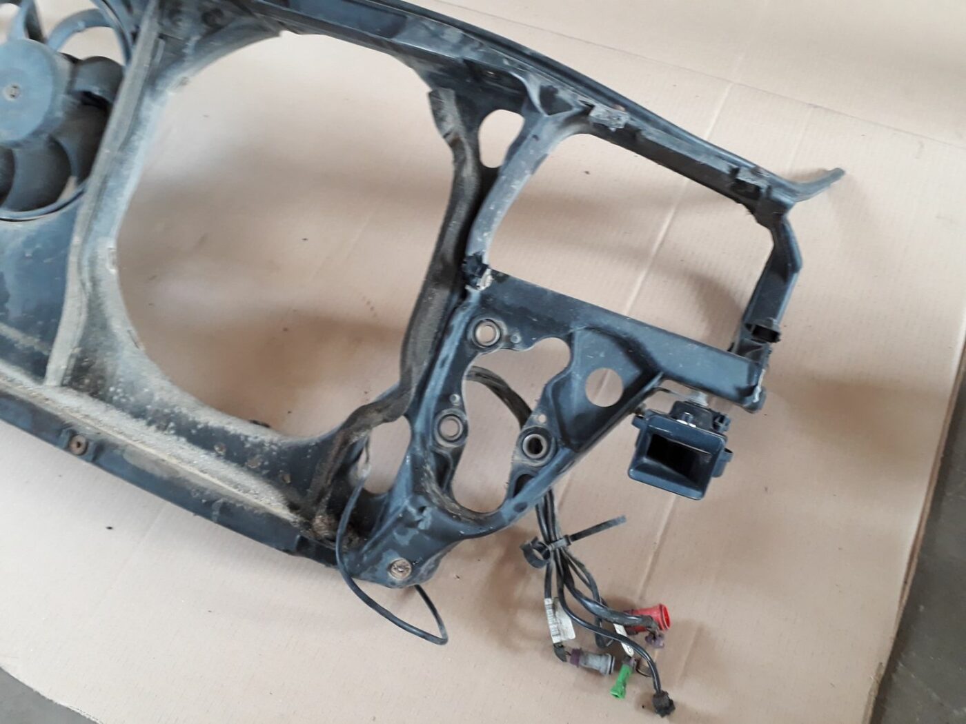 Dzesēšanas radiatora ventilatora korpuss priekš AUDI A4 1999 5 Dzesēšanas radiatora ventilatora korpuss priekš AUDI A4 1999