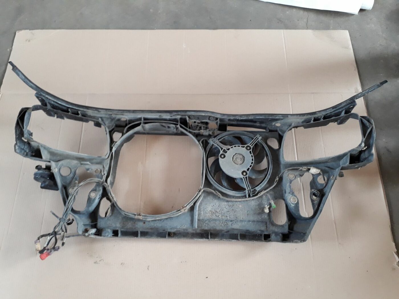 Dzesēšanas radiatora ventilatora korpuss priekš AUDI A4 1999 3 Dzesēšanas radiatora ventilatora korpuss priekš AUDI A4 1999