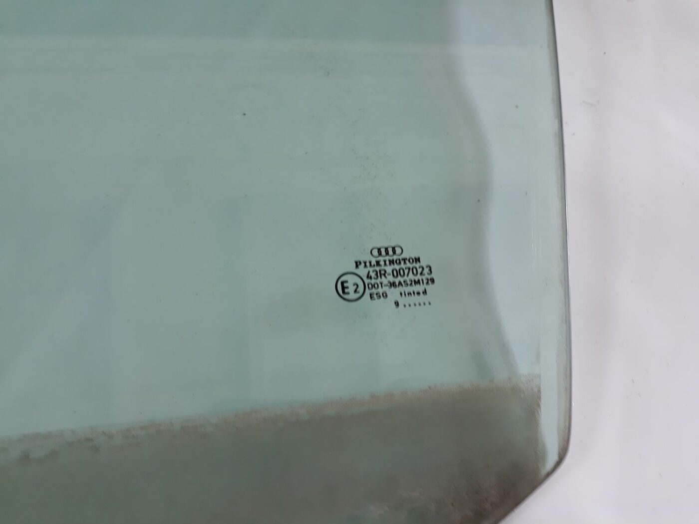 Priekšējo kreiso durvju stikls priekš AUDI A4 1999 2 Priekšējo kreiso durvju stikls priekš AUDI A4 1999