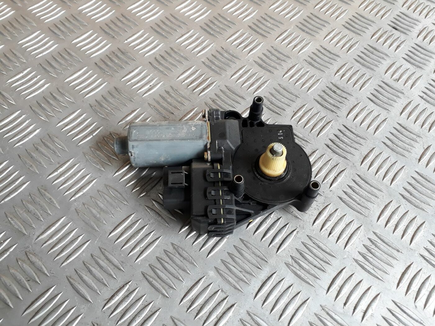 Elektrisko stiklu motors priekš AUDI A4 1999