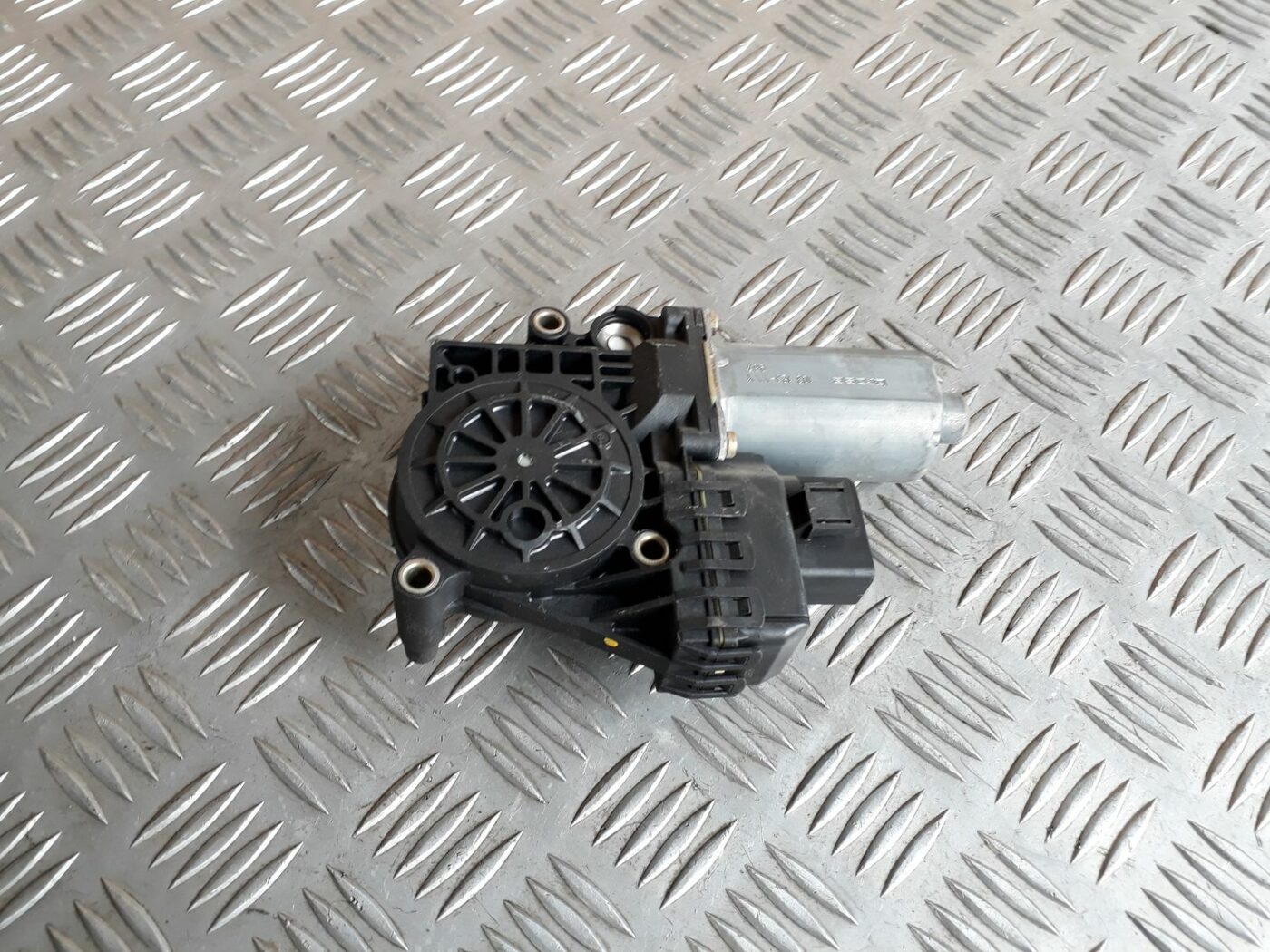 Elektrisko stiklu motors priekš AUDI A4 1999