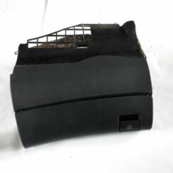 Mantu glabāšanas nodalījums pasažiera pusē priekš AUDI A4 1999