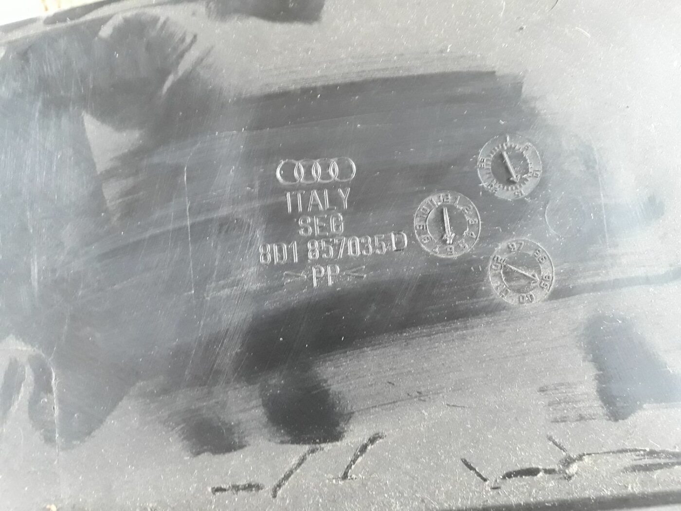 Mantu glabāšanas nodalījums pasažiera pusē priekš AUDI A4 1999 4 Mantu glabāšanas nodalījums pasažiera pusē priekš AUDI A4 1999