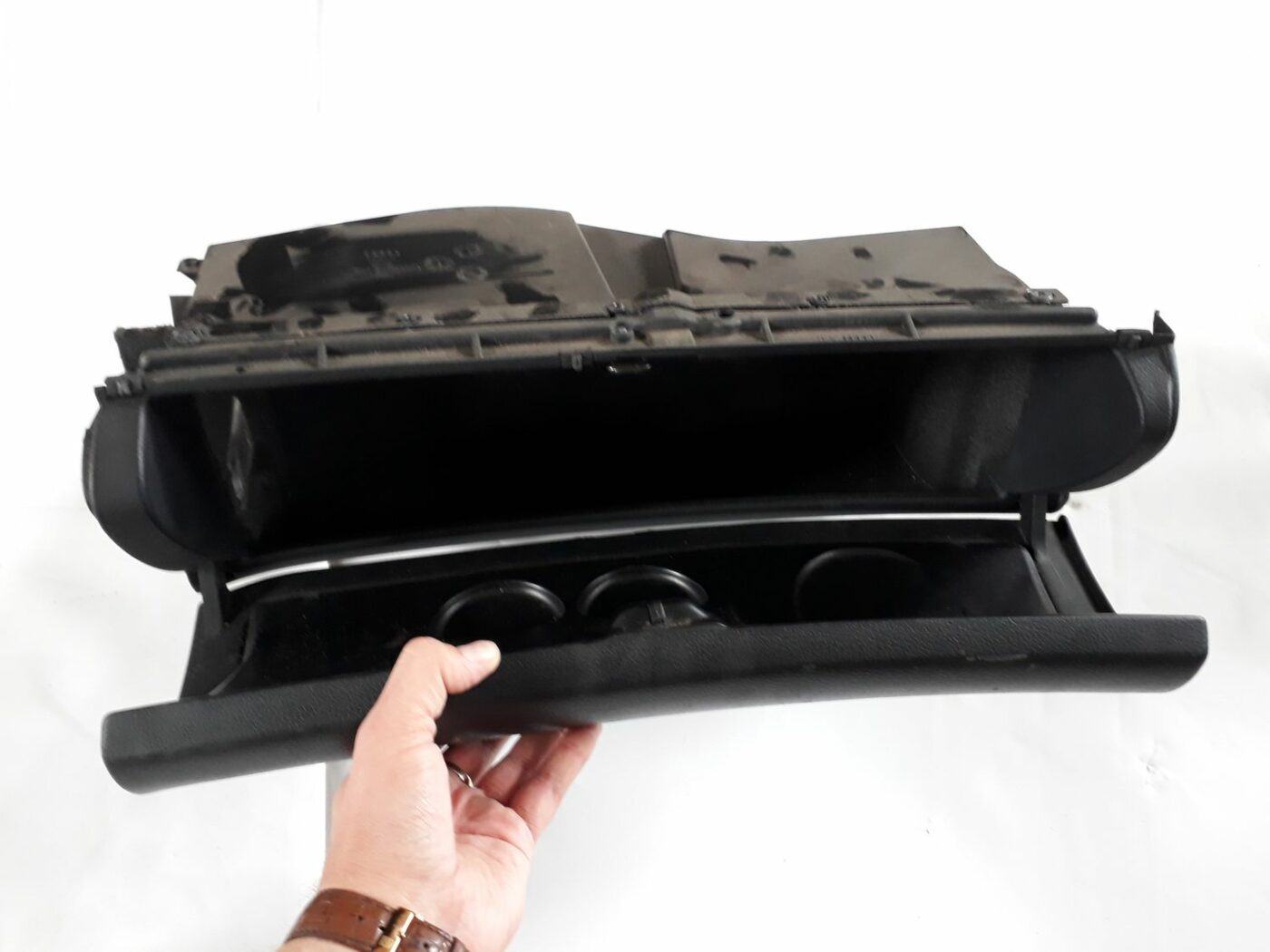 Mantu glabāšanas nodalījums pasažiera pusē priekš AUDI A4 1999 3 Mantu glabāšanas nodalījums pasažiera pusē priekš AUDI A4 1999