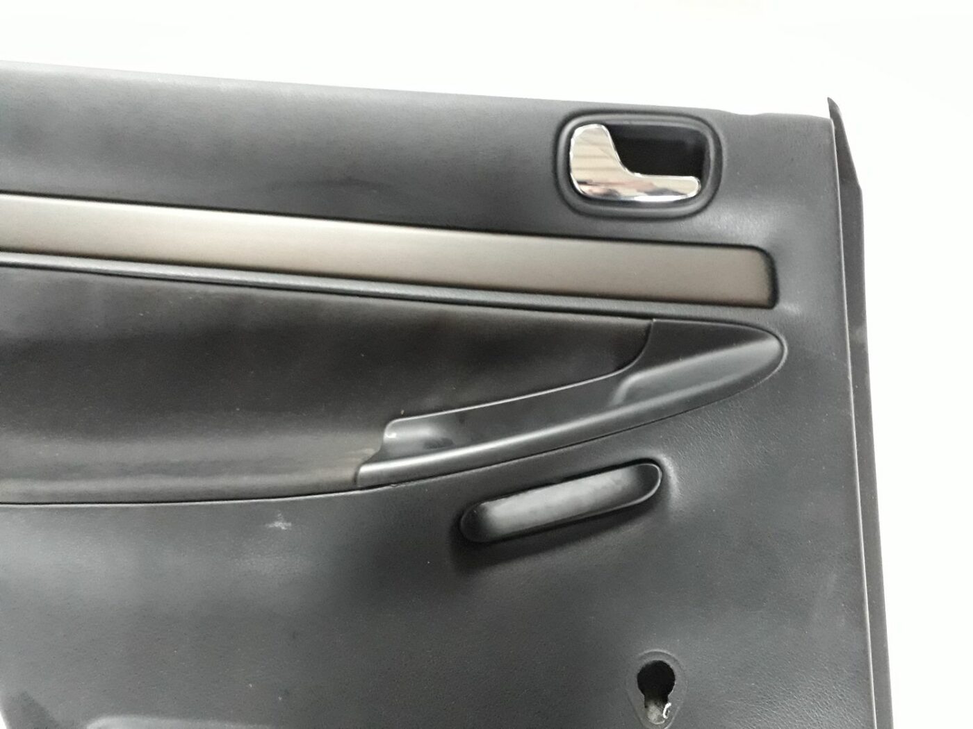 Aizmugurējo kreiso durvju apdare priekš AUDI A4 1999 5 Aizmugurējo kreiso durvju apdare priekš AUDI A4 1999