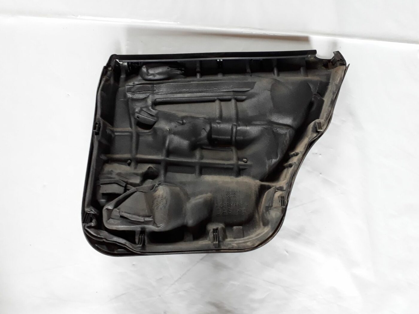 Aizmugurējo kreiso durvju apdare priekš AUDI A4 1999 4 Aizmugurējo kreiso durvju apdare priekš AUDI A4 1999