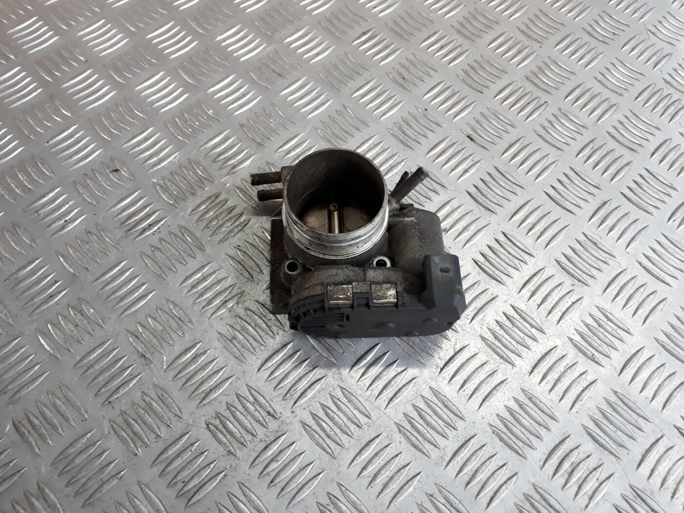 Droseļvārsts priekš AUDI A4 1999 1 Droseļvārsts priekš AUDI A4 1999