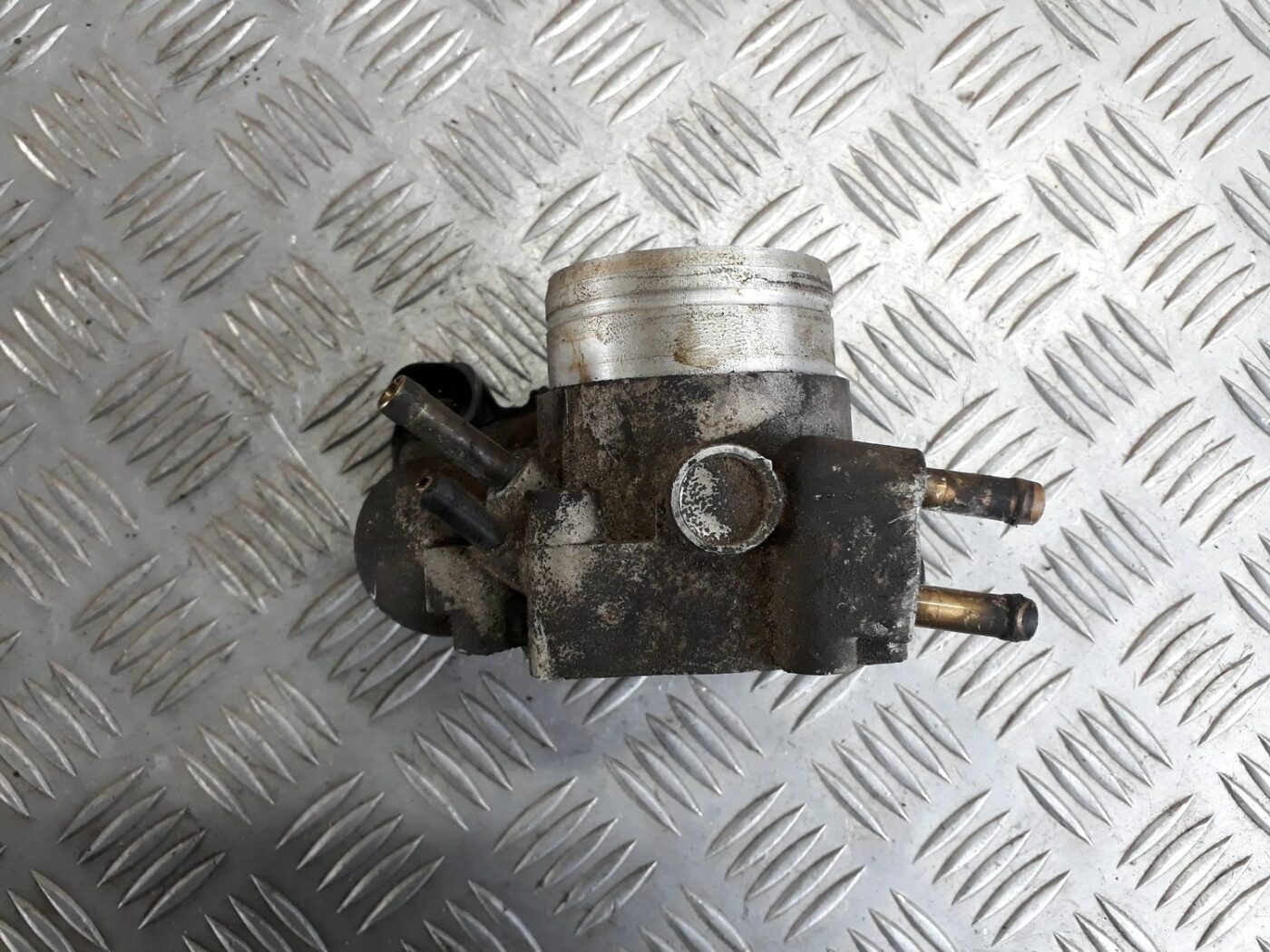 Droseļvārsts priekš AUDI A4 1999 4 Droseļvārsts priekš AUDI A4 1999