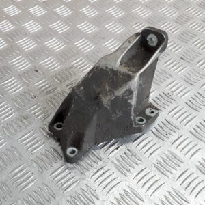 Dzinēja kronšteins priekš AUDI A4 1999