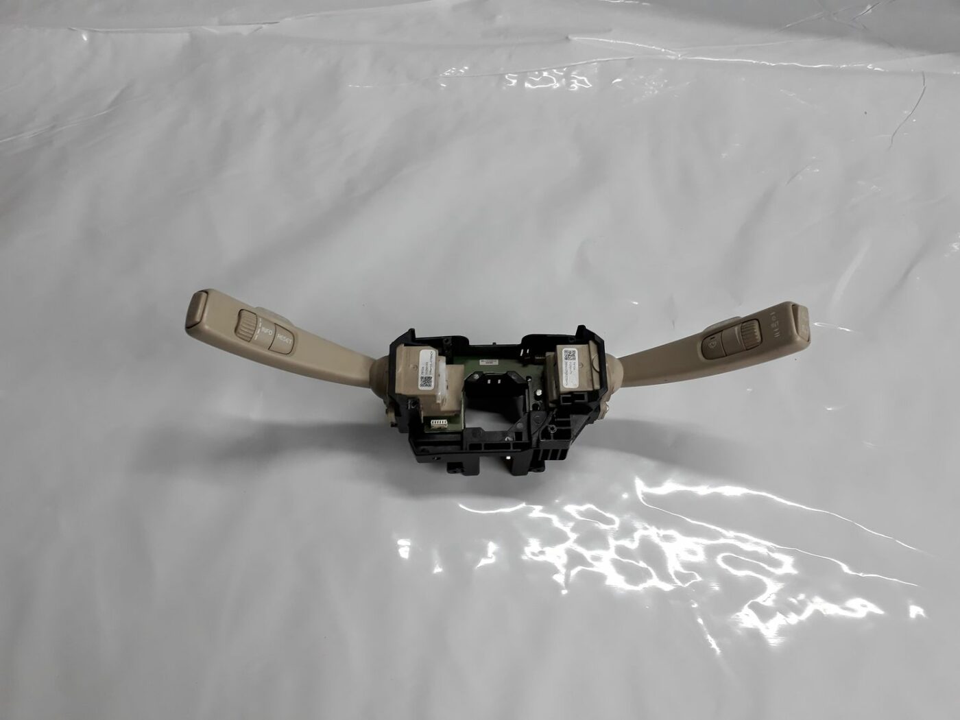 Stūres statnes slēdzis priekš VOLVO V70 2010 1 Stūres statnes slēdzis priekš VOLVO V70 2010